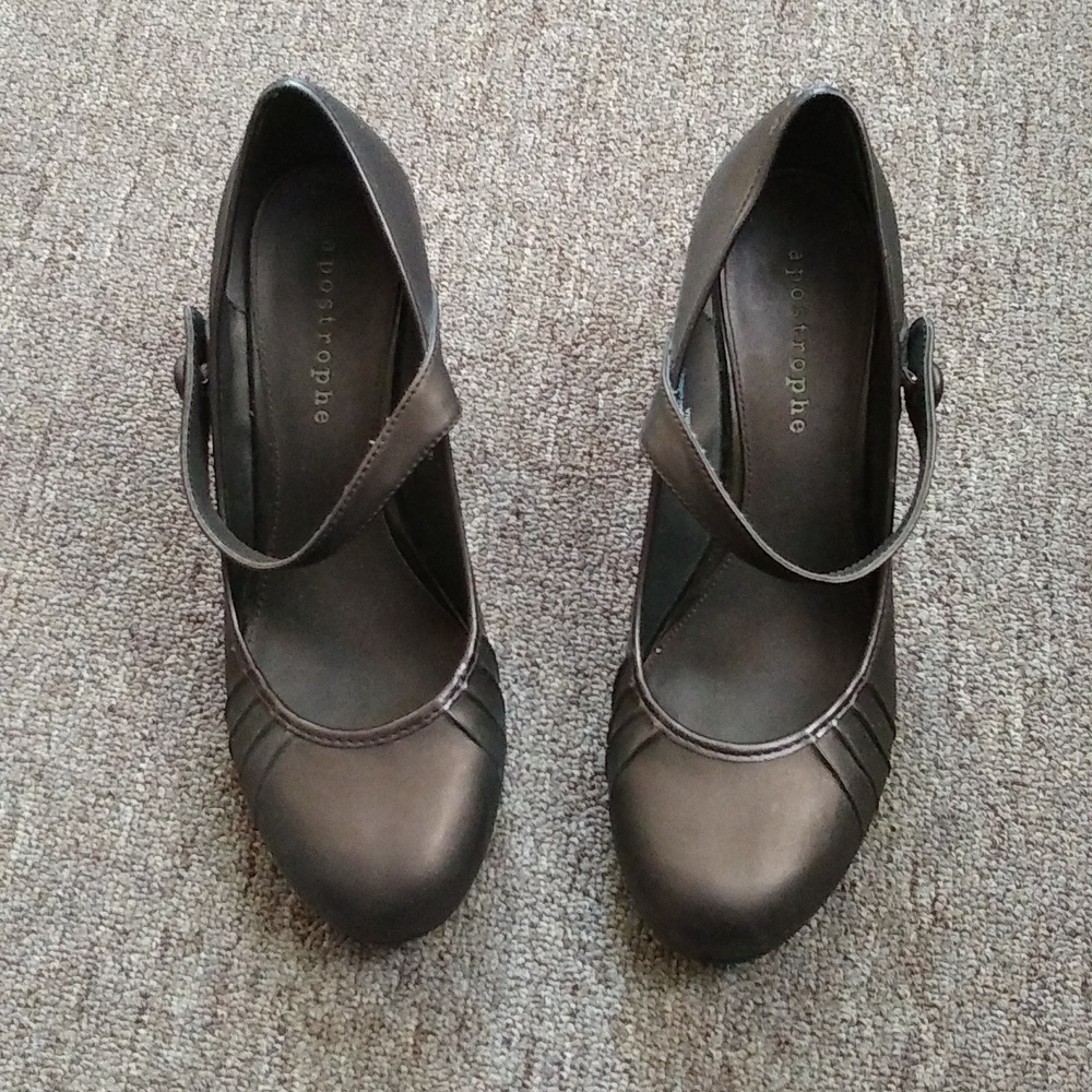 Brown Mary jane heels